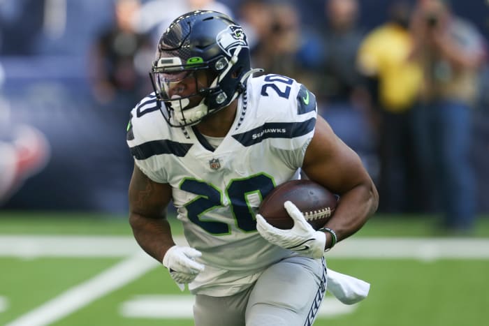 Recapping the NFL games over the weekend for dynasty fantasy football teams. What all happened and how can you push for the fantasy football playoffs?